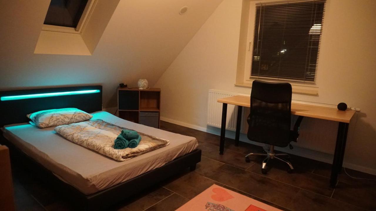 Neubau, Moderne Haushaelfte In Hamburg 아파트 외부 사진